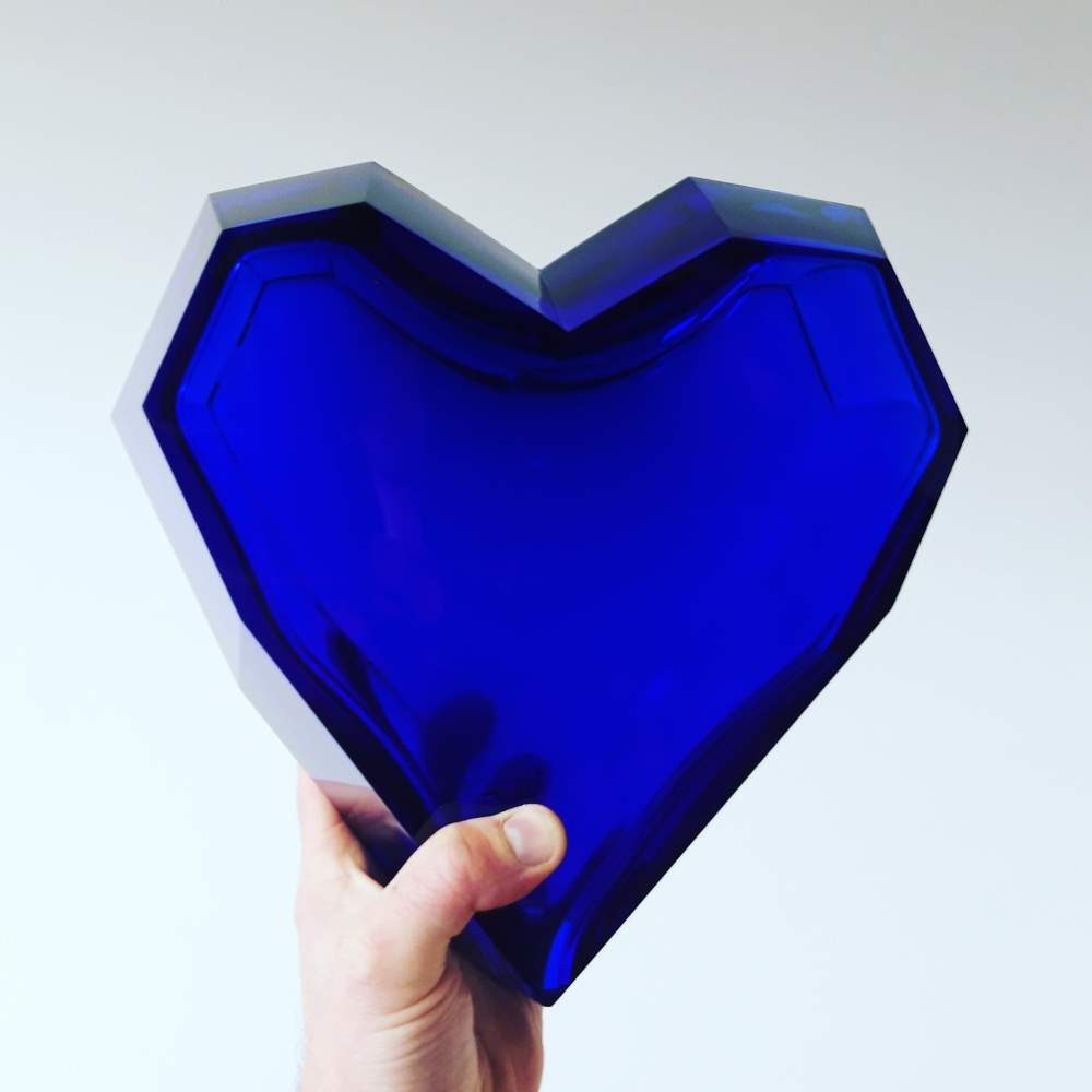 Lukáš Jabůrek ručně foukaný objekt ve tvaru srdce, Modrá 25 cm